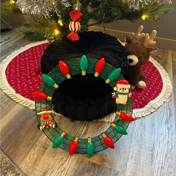 Other - Christmas wreath reindeer penguin homemade handmade red green light bulbs 14”